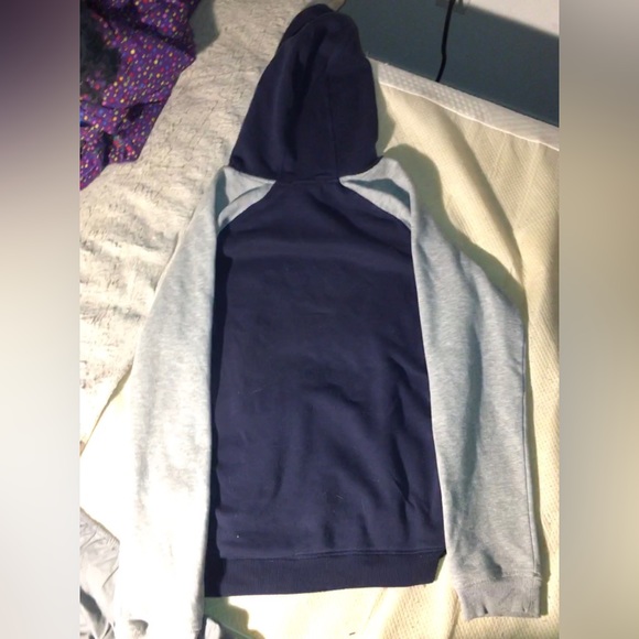 Sweater/hoodie. (New England patriots) Unisex clothing. Anybody can wear it. - Picture 3 of 5